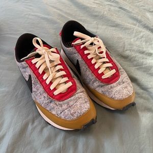 Womens nike daybreak qs